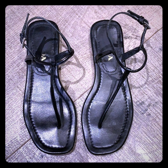 Size 35 black Prada sandals flat patent leather - Picture 1 of 4